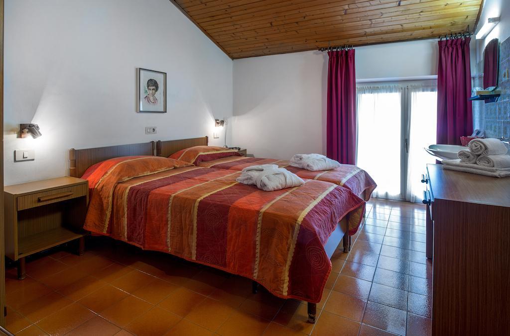 Albergo Villa Mimosa Torbole Sul Garda Pokoj fotografie