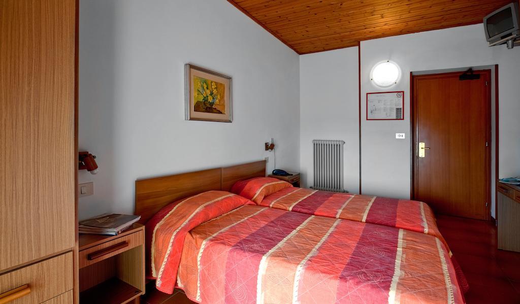 Albergo Villa Mimosa Torbole Sul Garda Pokoj fotografie